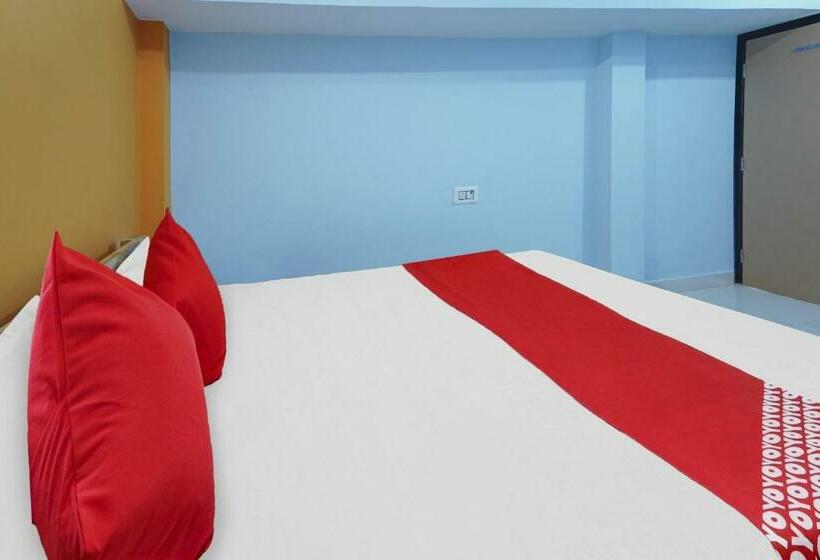 חדר קלאסי לשלושה, Flagship Youngsky