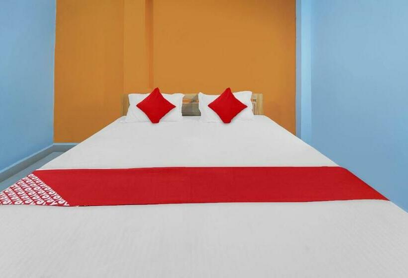 חדר קלאסי לשלושה, Flagship Youngsky