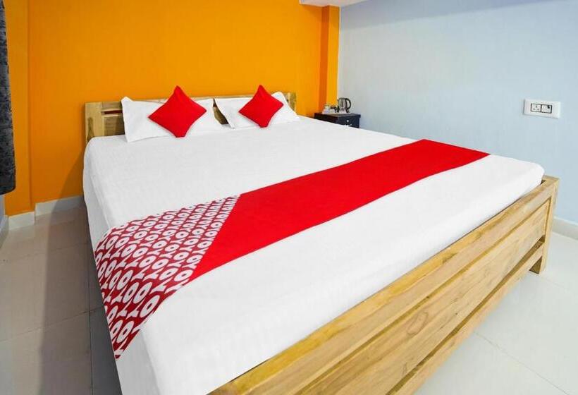 חדר קלאסי לשלושה, Flagship Youngsky