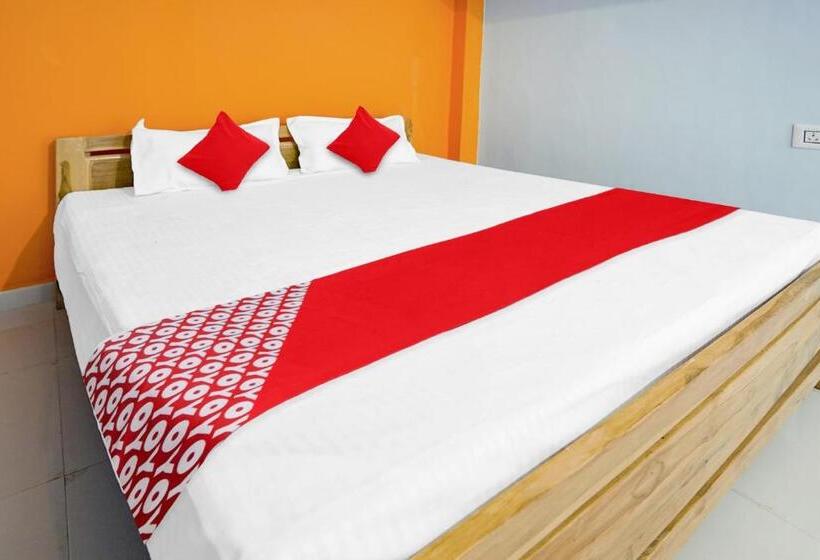 חדר קלאסי לשלושה, Flagship Youngsky