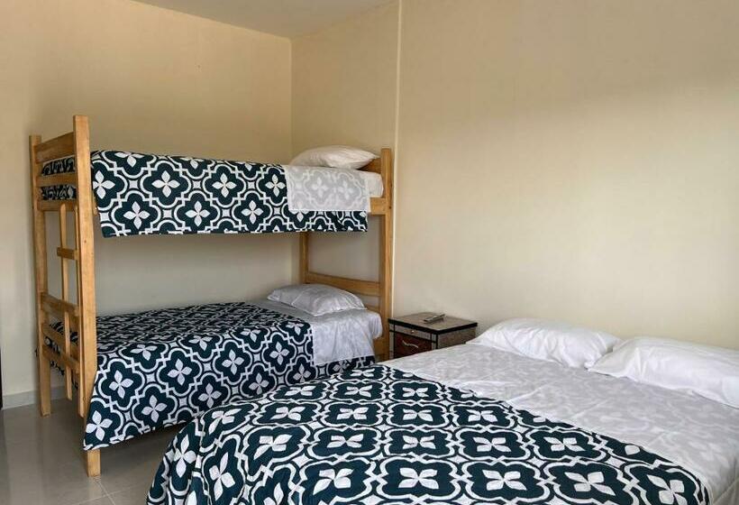 スタンダード４人部屋, Hosteria La Veleta, Playas