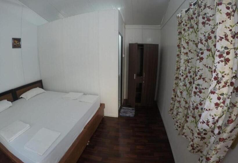Хижина, Regina Residency Inn