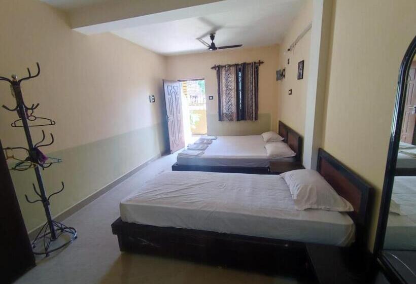 חדר סופריור לשלושה, Regina Residency Inn