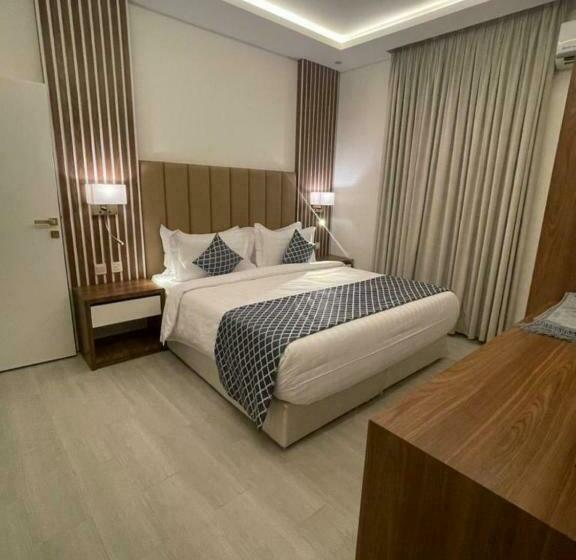 غرفة قياسية, قولد تاور