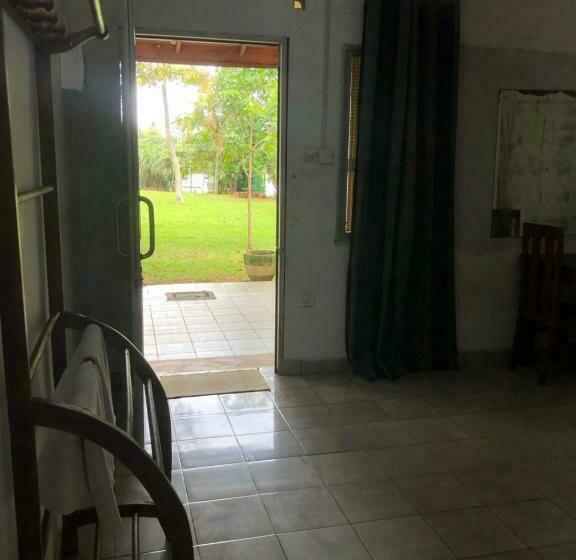 חדר אקונומי, Amani Lake Resort