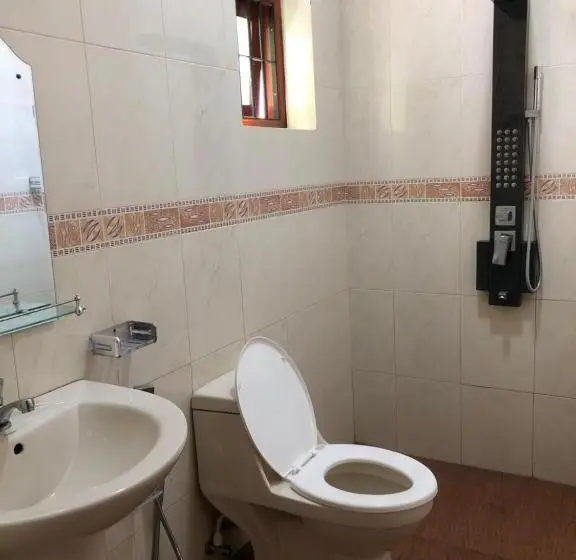 Economy-huone, Amani Lake Resort
