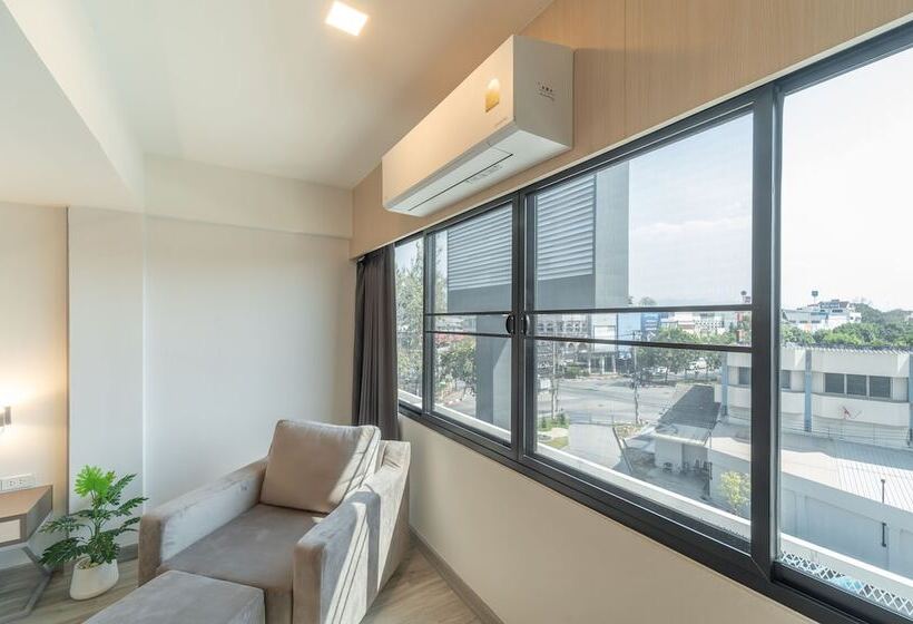 디럭스 트리플 룸, The Space Hotel Lampang