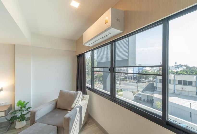 스탠다드 룸 킹사이즈 침대, The Space Hotel Lampang