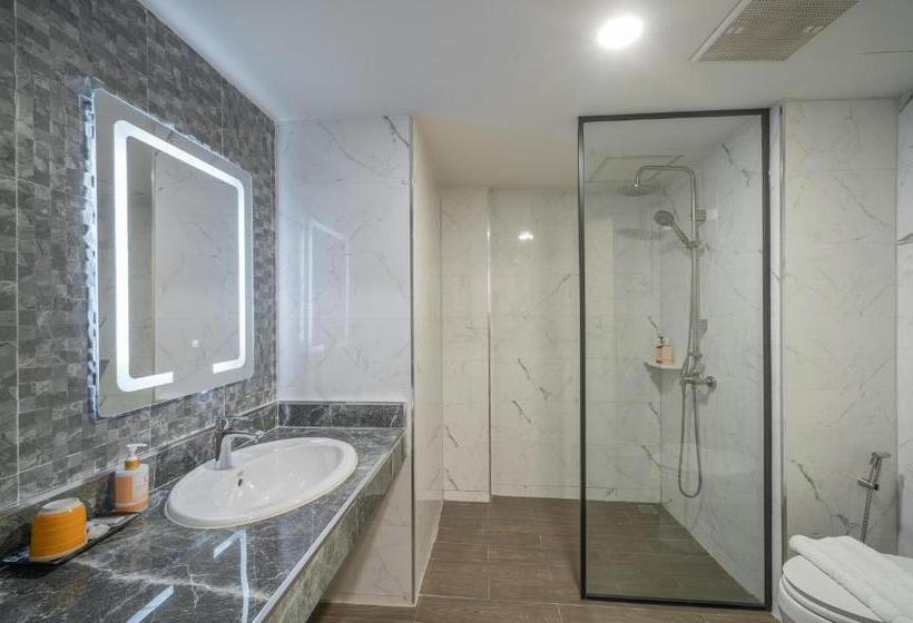 스탠다드 룸 킹사이즈 침대, The Space Hotel Lampang