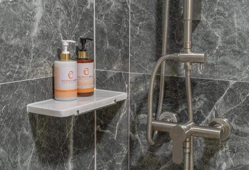 디럭스 트리플 룸, The Space Hotel Lampang