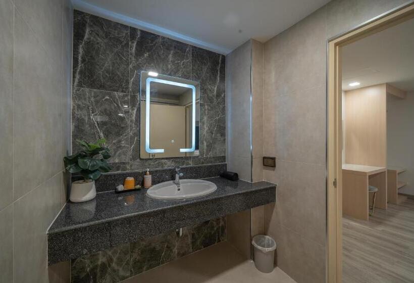 침실 2개 스위트, The Space Hotel Lampang