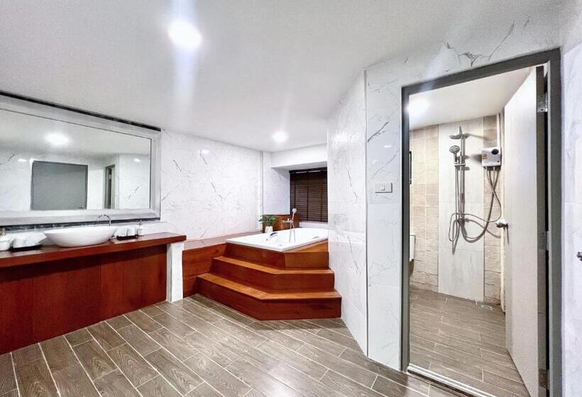 패밀리 룸, The Space Hotel Lampang