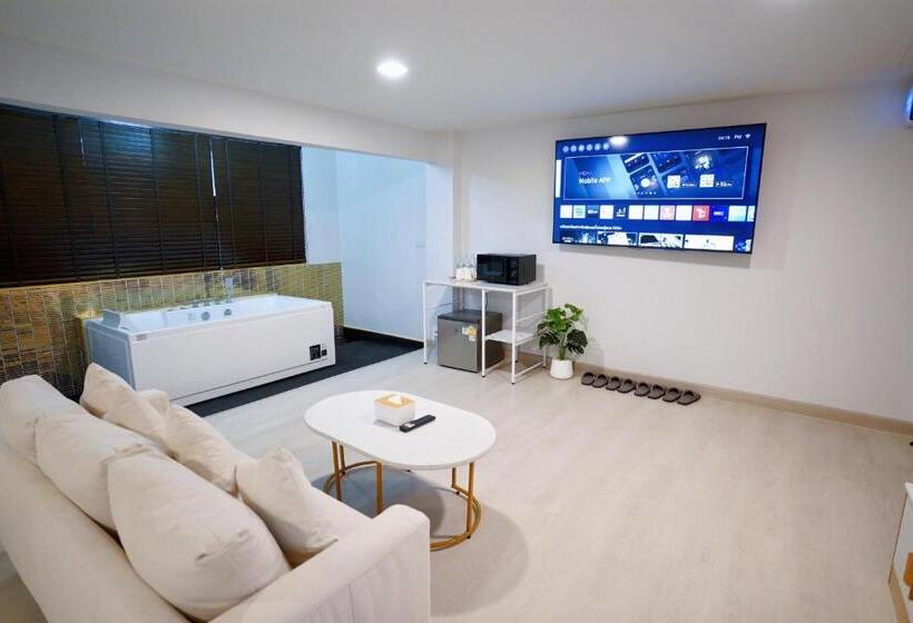 패밀리 주니어 스위트, The Space Hotel Lampang