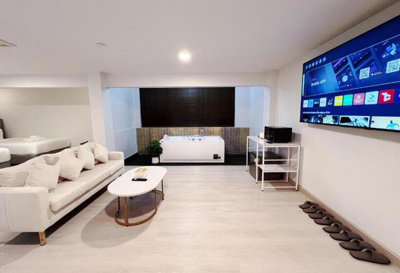 패밀리 주니어 스위트, The Space Hotel Lampang