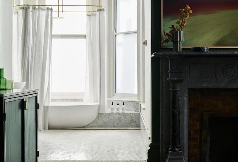 シティビュースイート, Vera Ballarat