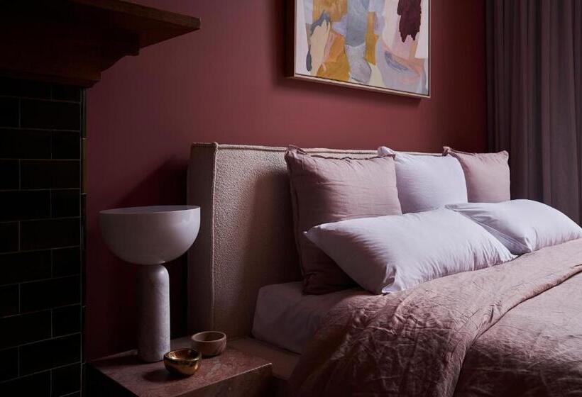 キングサイズベッドのスイートルーム, Vera Ballarat