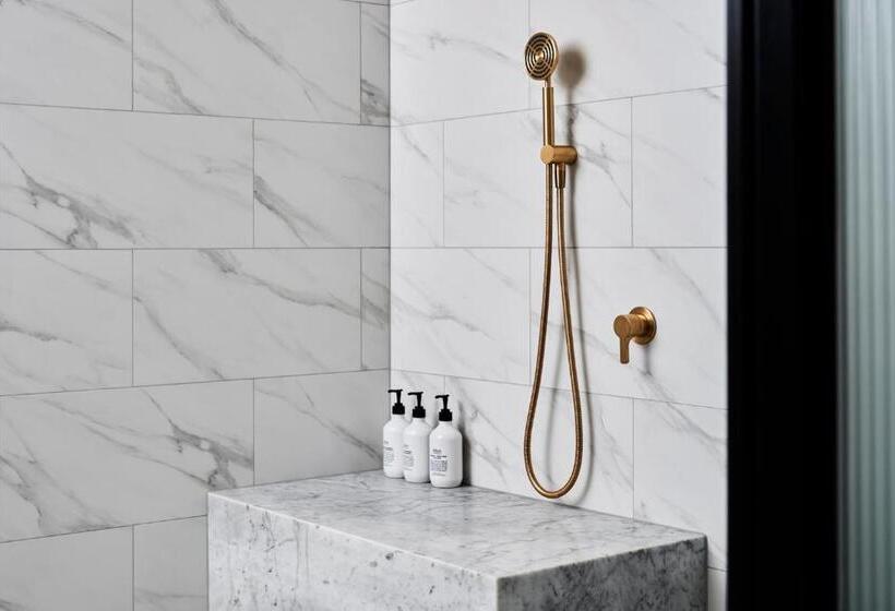 キングサイズベッドのスイートルーム, Vera Ballarat