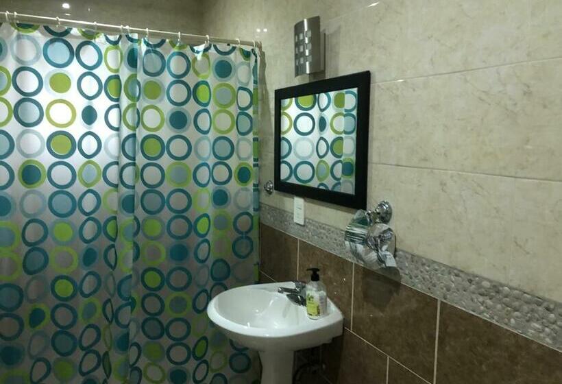 スタンダード4人部屋, Los Robles