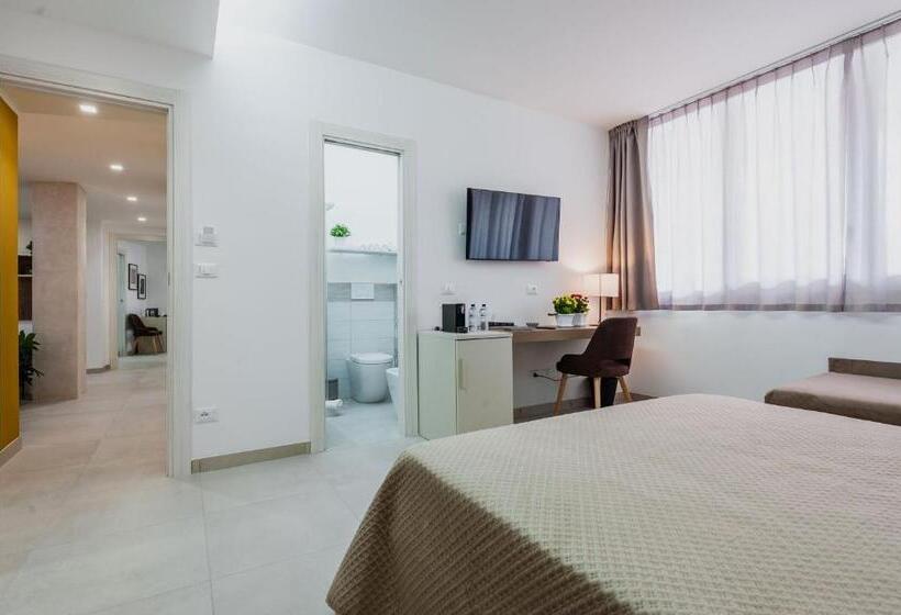 חדר סטנדרט לשלושה, Archimede S Rooms