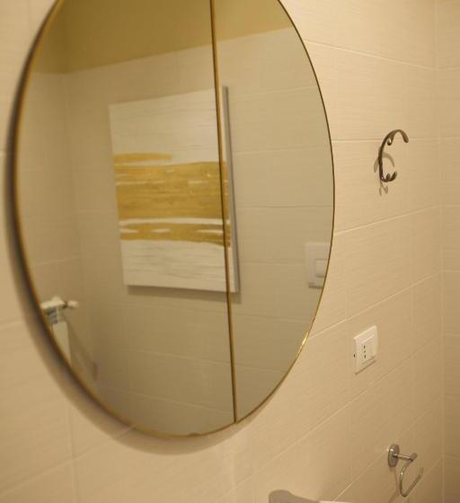 اتاق لوکس با بالکن, Dimora Offidius