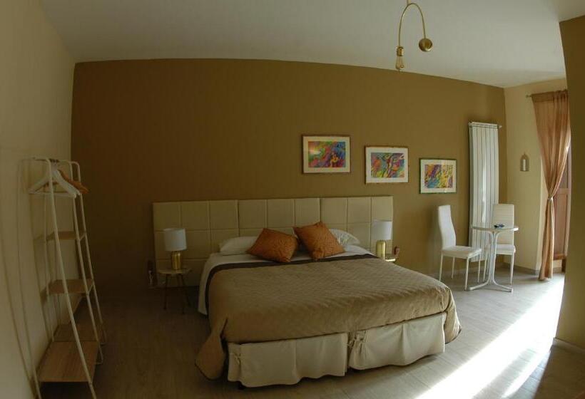 اتاق لوکس با بالکن, Dimora Offidius