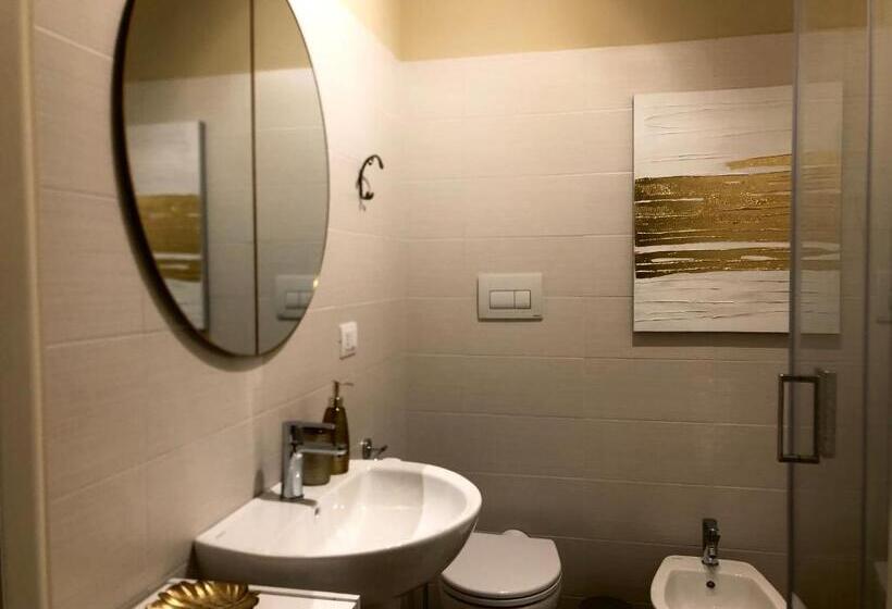 اتاق لوکس با بالکن, Dimora Offidius