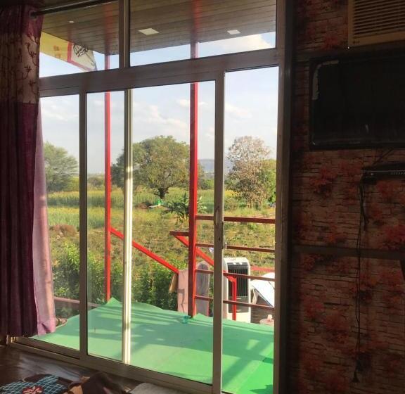 غرفة قياسية مزوَّدة بشُرفة, Ingawale Farmhouse