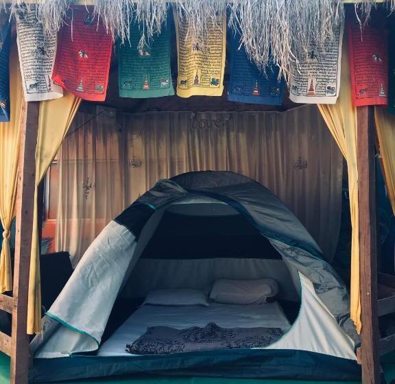 كوخ قياسي, Ingawale Farmhouse