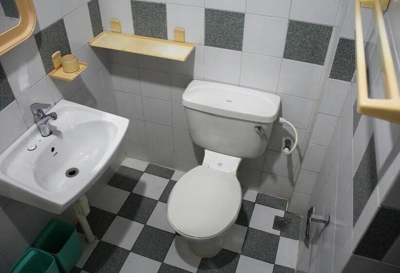 Номер Deluxe, Sandakan Inn