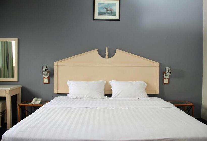 חדר דחוקס עם מיטת קינג, Sandakan Inn