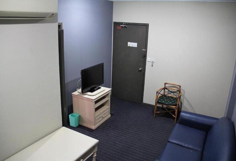 סוויטה דלוקס, Sandakan Inn