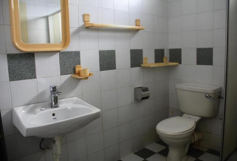 סוויטה דלוקס, Sandakan Inn