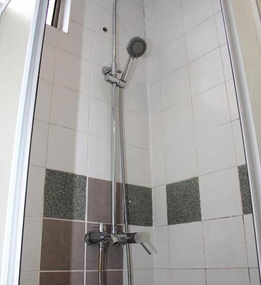 חדר דלוקס לשלושה, Sandakan Inn