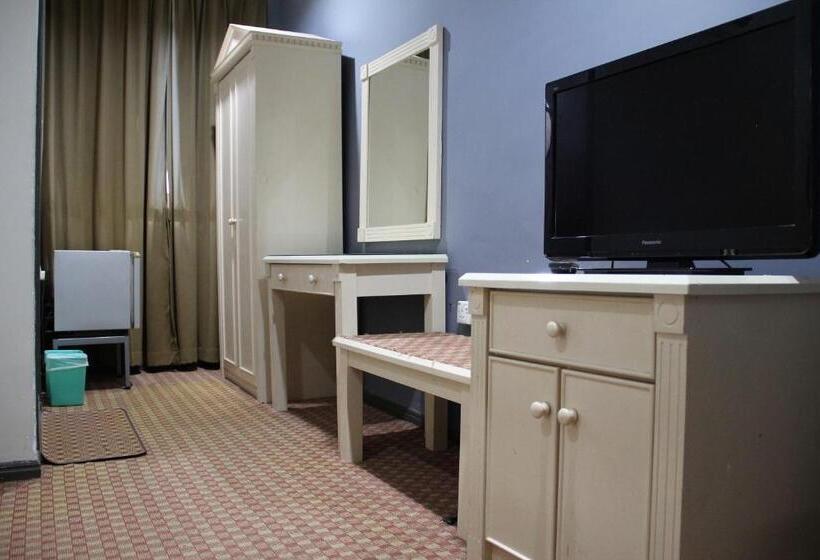 חדר דלוקס לשלושה, Sandakan Inn