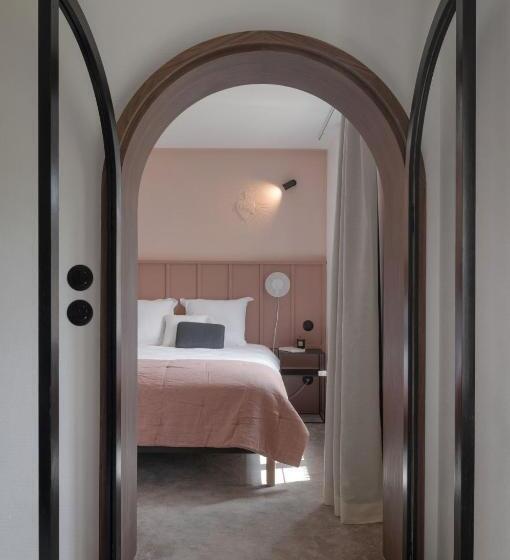 جناح جونيور مطل على الحديقة, Hôtel Le Prieuré