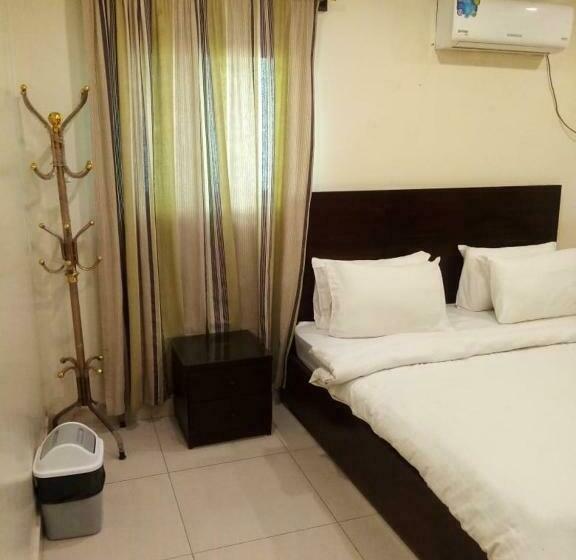 اتاق لوکس, Inn