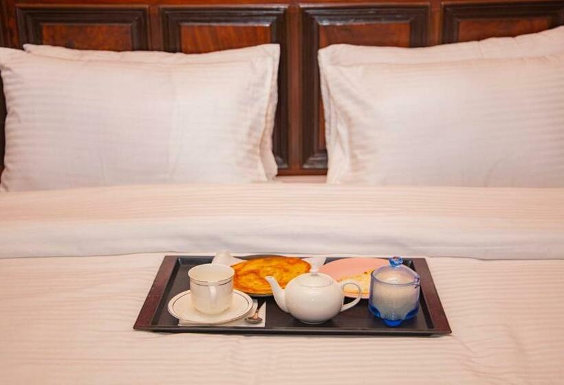 اتاق لوکس, Inn