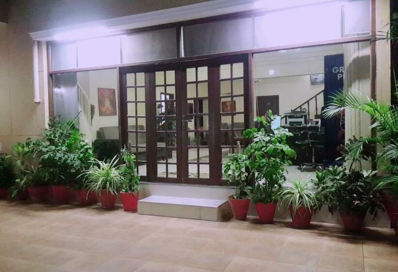 اتاق استاندارد یک نفره, Inn