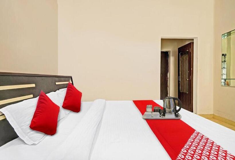 Habitació Triple Clàssica, Flagship Hotel 4 Seasons