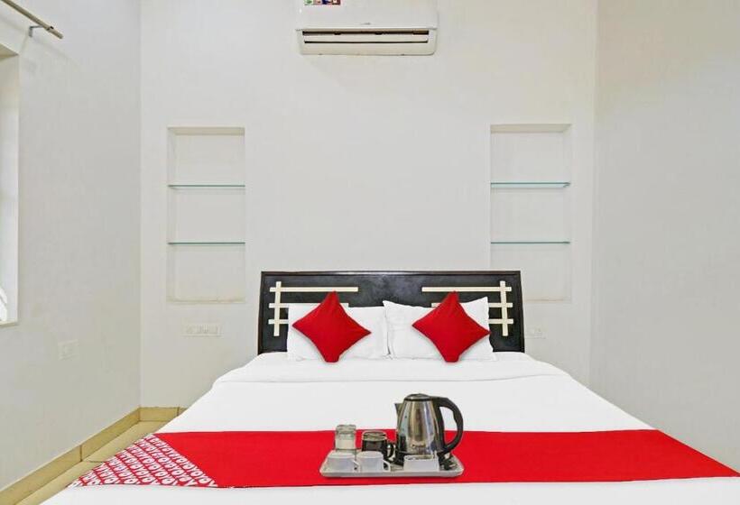 Habitació Triple Clàssica, Flagship Hotel 4 Seasons