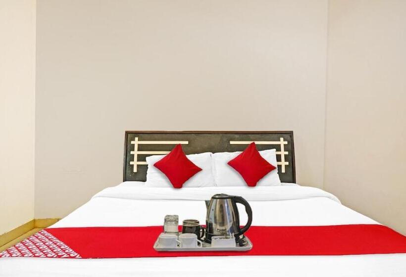 Habitació Triple Clàssica, Flagship Hotel 4 Seasons