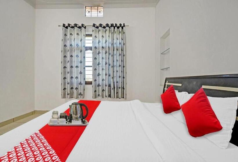 Habitació Triple Clàssica, Flagship Hotel 4 Seasons