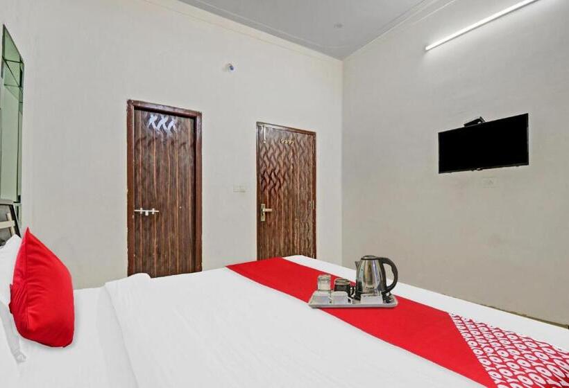 Habitació Triple Clàssica, Flagship Hotel 4 Seasons