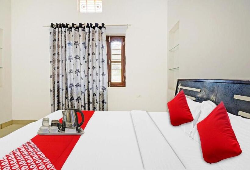 Habitació Triple Clàssica, Flagship Hotel 4 Seasons