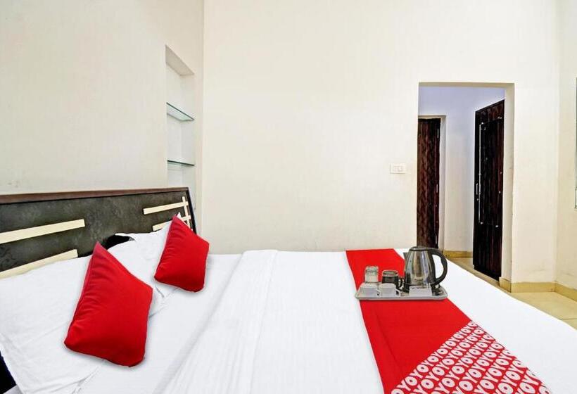 Habitació Triple Clàssica, Flagship Hotel 4 Seasons