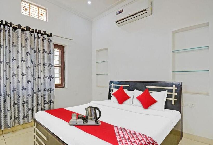 Habitació Triple Clàssica, Flagship Hotel 4 Seasons