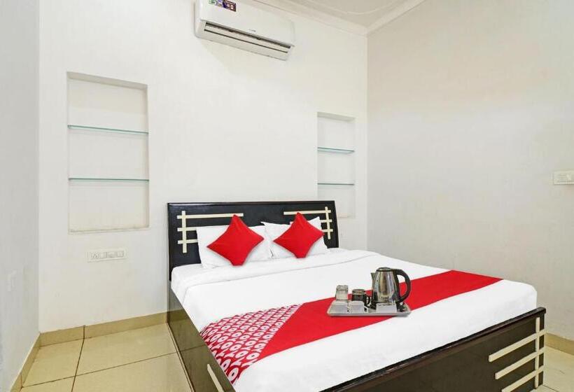 Habitació Triple Clàssica, Flagship Hotel 4 Seasons