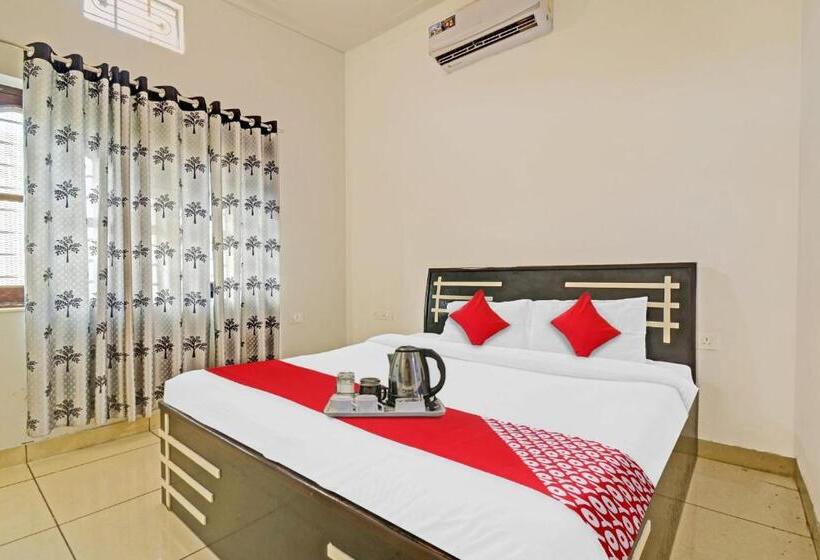 Habitació Triple Clàssica, Flagship Hotel 4 Seasons