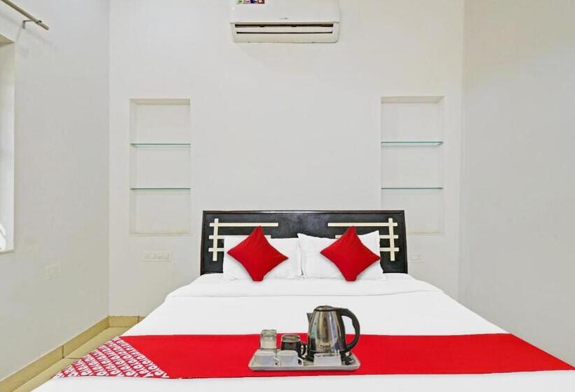 Habitació Triple Clàssica, Flagship Hotel 4 Seasons