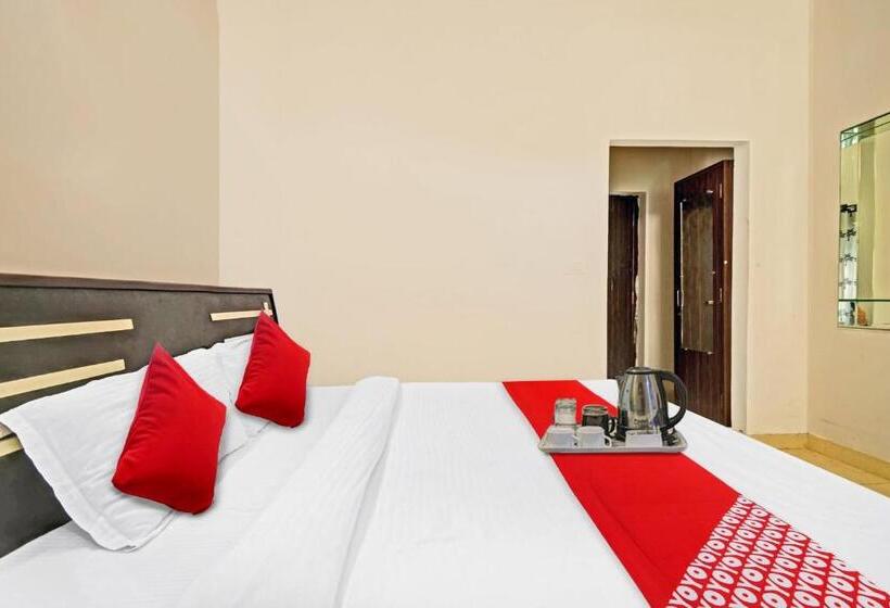 Habitació Triple Clàssica, Flagship Hotel 4 Seasons